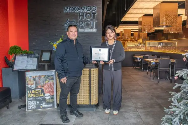 Moo Moo Hotpot Accepting WaterStar Award