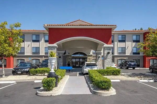 Holiday Inn Lake Forest Storefront